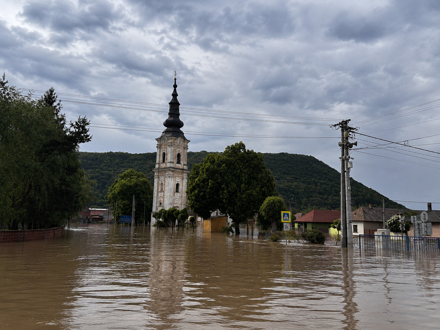 VYUŽITIE DOTÁCIÍ A GRANTOV pre rozvoj obce a pre priamu pomoc obyvateľom